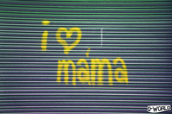 street art barcelone gotico - i love mama