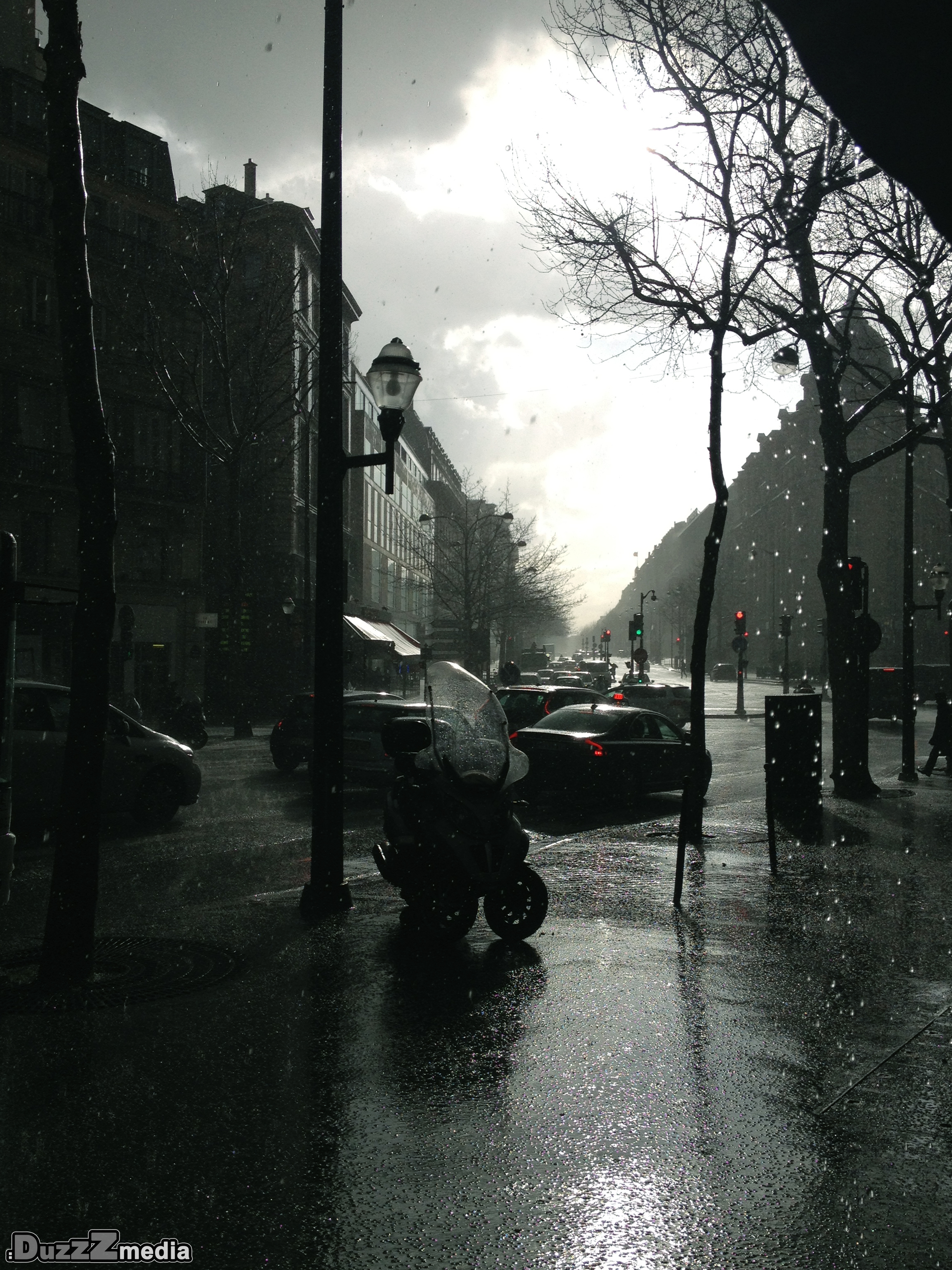 Photo Paris in the dark by david couturier